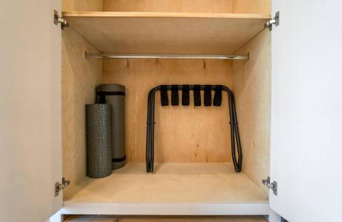 Smart Amenities & Modern Charm – Houston Studio! - Foto 8