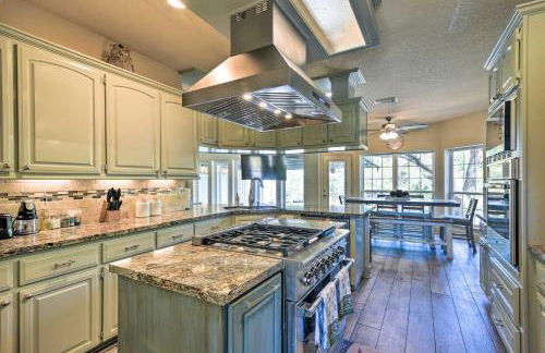 Waterfront Family Home with Patio in Hitchcock - Foto 3