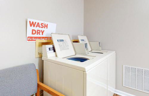 Charming Studio Sleeps 4 Close to Douglas Lake - Foto 24