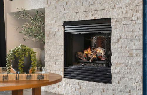 Timberline Retreat - King Bed, Fireplace & Pool! - Foto 15