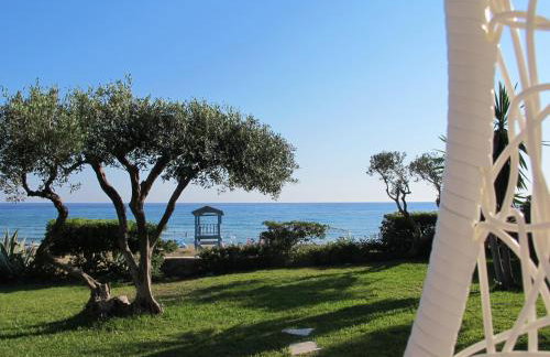 Seafront Calista Beach House With Garden - Foto 2