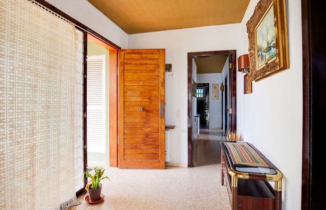 Deluxe Villa in Urbanització Bon Relax near Beach - Foto 2