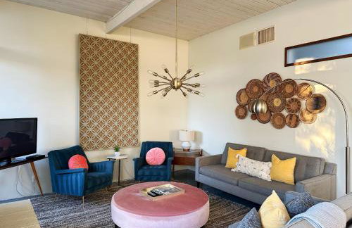 Retro Rendezvous Pool and Spa MidCentury Modern Home - Foto 20