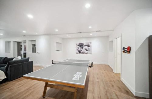 Luxe Family Retreat with Private Pickleball a Large Swim Spa indoor Movie Theatre 2 Outdoor Firepits a Home Gym and more - Foto 24