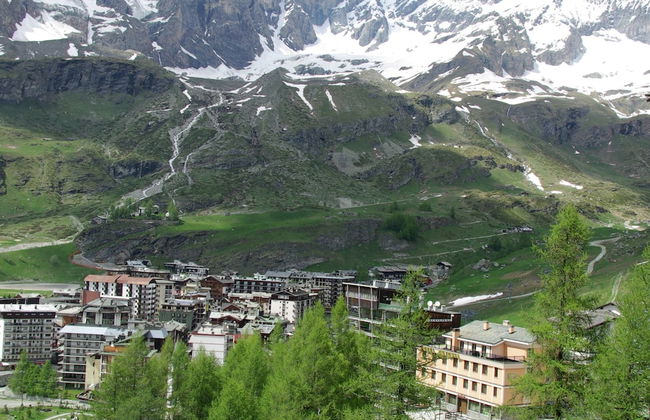 Near the Ski Lifts - Photo 25