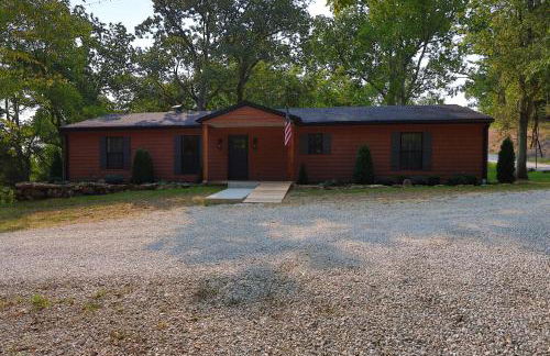 Cozy Cabin Retreat for Your Perfect Getaway - Foto 24