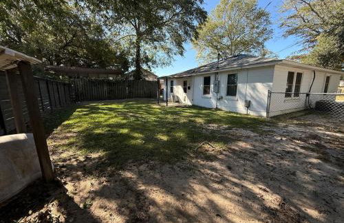 White Picket Fence - EV Charger! - Foto 49