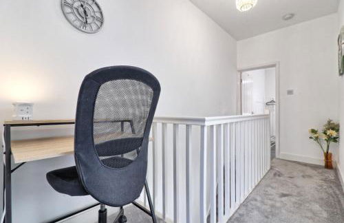 Comfy 4 Bed, Sleeps 8, fast WIFI, Contractor friendly - Foto 38