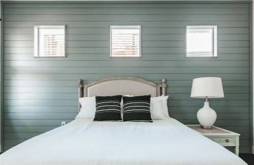 Modern 2-Story Cowboy Pool Home with King Beds Walk to 6th St & Rainey Street - Foto 20