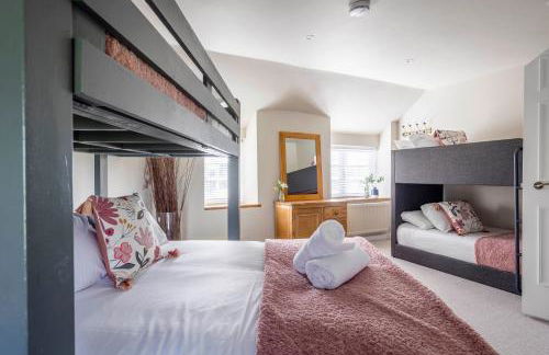 Wisteria View with hottub & cabin sleeps 20 - Foto 20