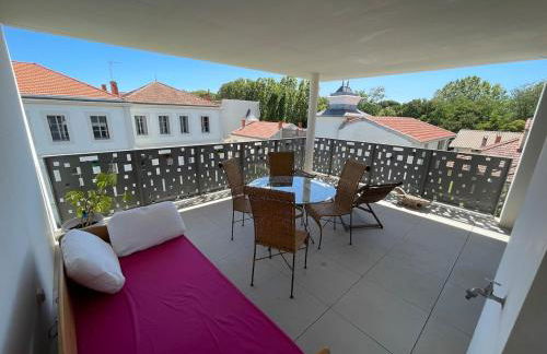 Large apartment with air conditioning, terrace and parking - Foto 2