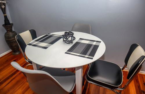 Bright & Stylish 2-Bedroom Near Downtown Mobile Free Parking - Foto 28