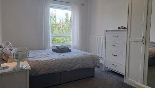 1 bedroom flat with allocated parking - Photo 2