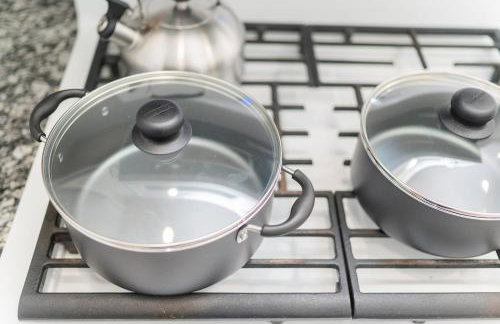 TWO town homes! 6 Bedrooms, 2 King beds, Walk to Eats - Foto 40