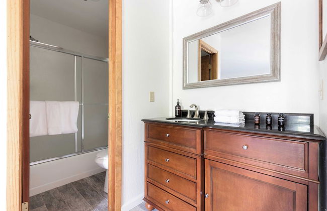 Wolfe by Avantstay 5mins Northstar! w/ Hot Tub, Fireplace, 2 Private Decks! - Foto 20