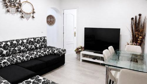 Apartamento renovado y tranquilo, 2 dormitorios bien comunicado con el centro de Madrid - Foto 1