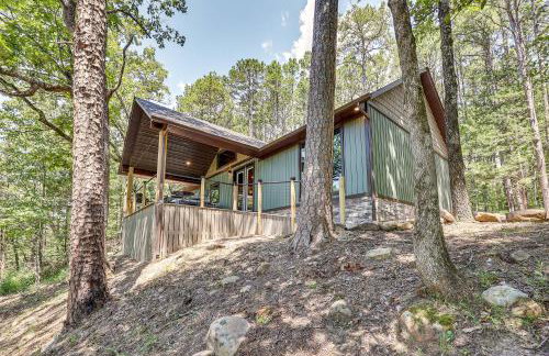 Big Cedar Vacation Rental with Deck and Hot Tub! - Foto 26