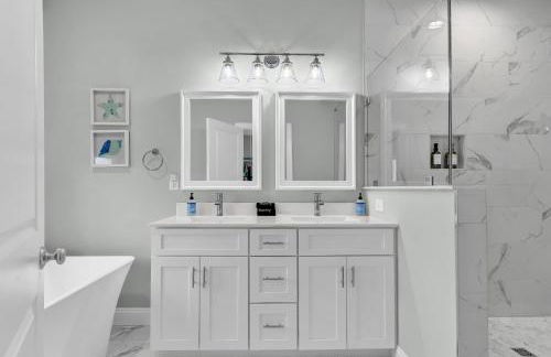 Seaside Serenity Beautiful Home on Topsail 7 BR - Photo 28