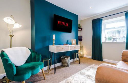 Castle Views cottage in historic village & woodfired hot tub - Photo 13