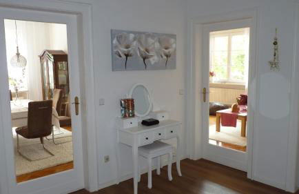 Ferienwohnung & Apartment Kunsthaus Panorama mit Balkon - Photo 8