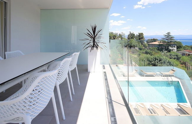 New Apartments with Pool near Beach - Photo 16