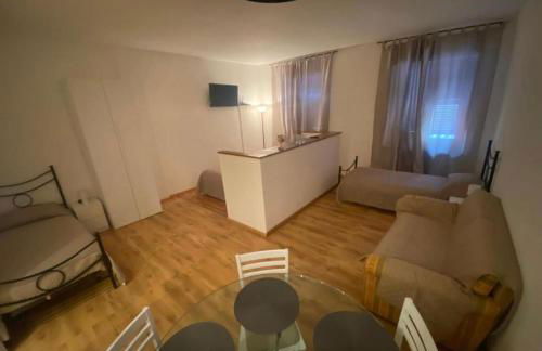 Your home outlet 4 - Foto 1