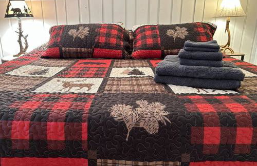 Cozy Indian Lake Chalet on Golf Course with Arcade/Gameroom - Foto 21