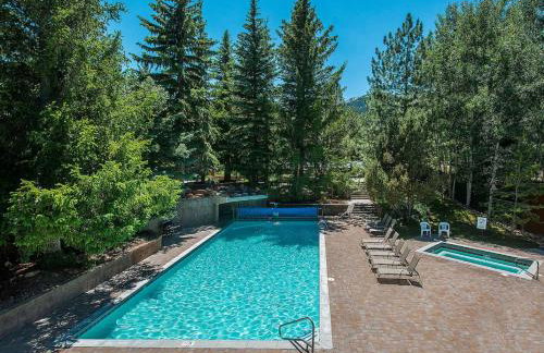 Dont miss the Main level Cozy Winter Retreat - Photo 1