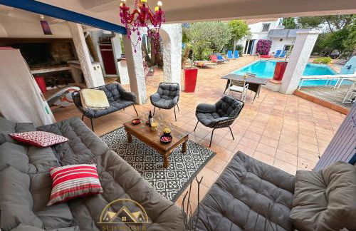 MAS M - Villa d'exception - Piscine - Jeux Enfants - BBQ - Plancha - Cheminée - Calme - 5 Chambres - SUDSEJOURCONCIERGERIE - Foto 3