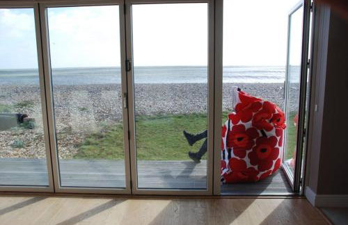 Wow I'm living on the beach. Luxury 4 bed sleeps 8 - Photo 24