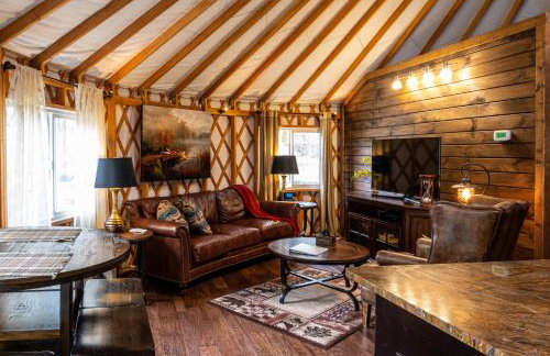 Otter Creek Luxury Yurt - Creekside Glamping with Private Hot Tub - Foto 11