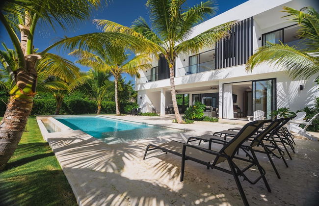 New Lake Front Villa in Golf and Beach Resort - Photo 39