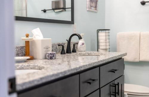 Deep Creek Retreat Hot Tub 85 inchTV all one level - Foto 32