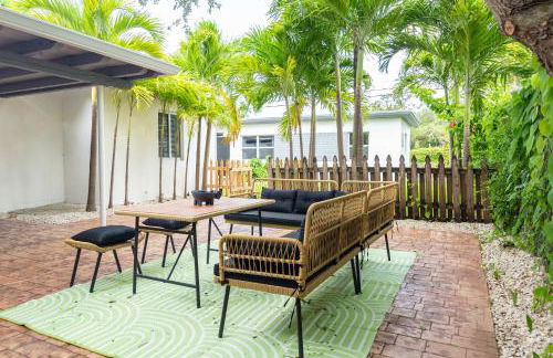 Serene Cottage Retreat Ideal for Couples & Solo Travelers - Photo 4