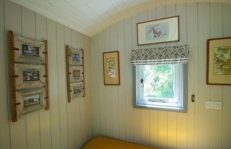 The Organic Cotswolds Shepherds Hut - Photo 8