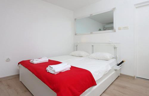 Sha La La - Charming, unique studio in a historic building next to a castle, WIFI, smart TV, washer-dryer - Photo 5