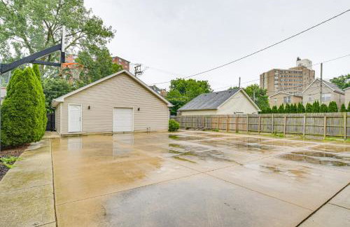 Walk to Lake Michigan Chicago Apt with Yard - Photo 22