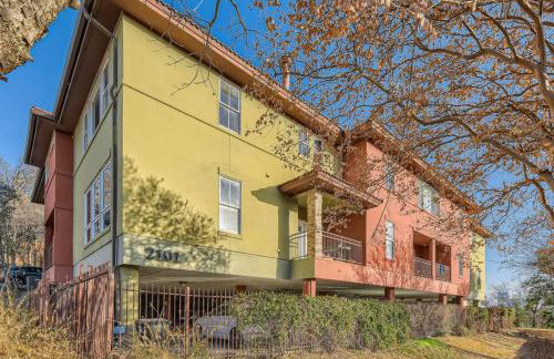 Warm Suburban 3BR Townhome near DT - Foto 22