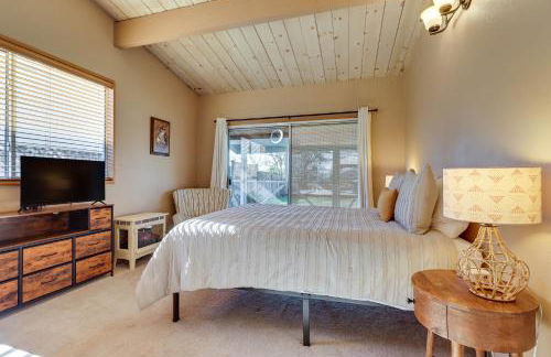 Clear Lake Gem on Canal with Dock Dogs Welcome! - Foto 15