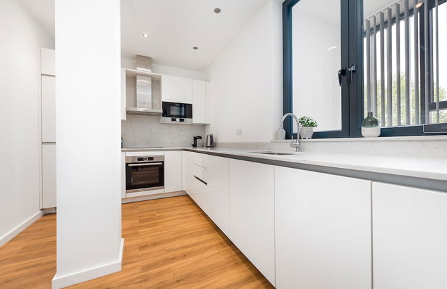 Modern Kingston Home Close to Hampton Court Palace by Underthedoormat - Foto 12