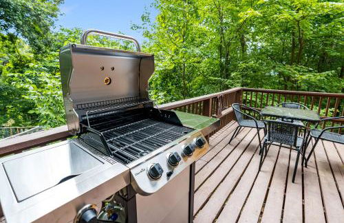 Quaint Loft Cabin w Hot Tub, FirePit, Deck & Grill - Foto 23