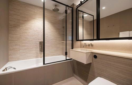 Lux and Large 2 bed Battersea Power Station - Foto 27