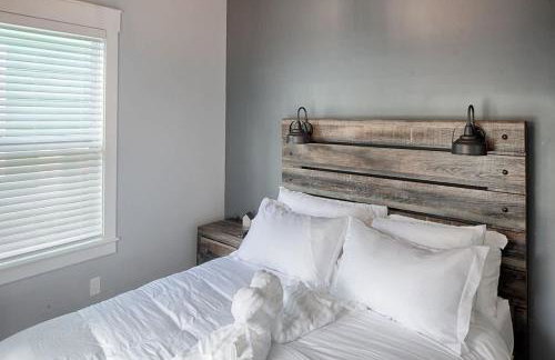 Quaint Cottage with Private Pool-Walk to Everything - Foto 13