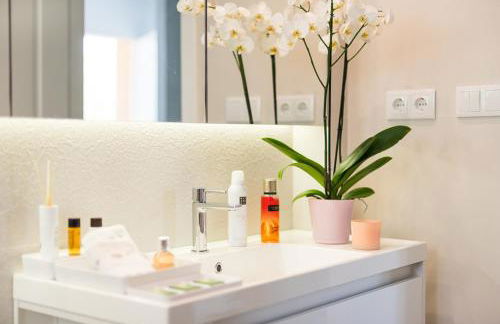 Bright villa with salt water pool - Photo 14