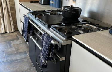 Ti an Aod Beachfront Stone Cottage Sleeps 10 OI Collection Rentals - Foto 31