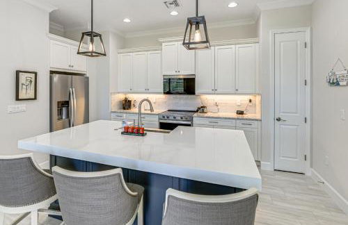 3 Mi to Naples Beach! Couples Resort Getaway - Photo 9