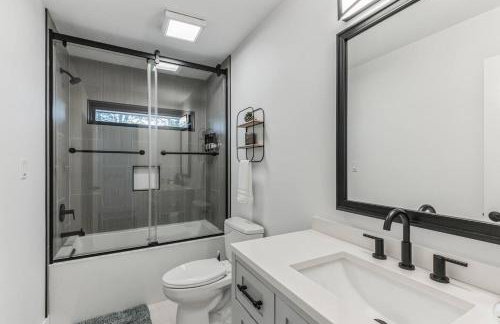 RiverEdge Haven Hot Tub, 5 Beds, Kayaks Near ND - Foto 36