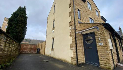 Modern 3- Bed Holiday Home - Private Parking Sleeps 10- 2 Min M62 - Foto 4