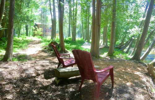 Cozy and Spacious Log Cabin Rental near Burt Lake State Park in Michigan - Foto 15