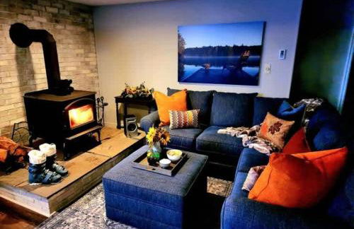 Lakefront Hot Tub Canoes Game Room Wood FP - Foto 25